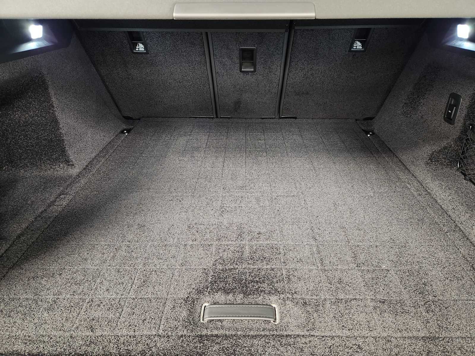 New 2026 Santorini Black Metallic Land Rover SE - P400 SWB image 32