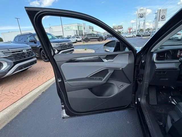 New 2026 Black Volkswagen 2.0T SE image 13