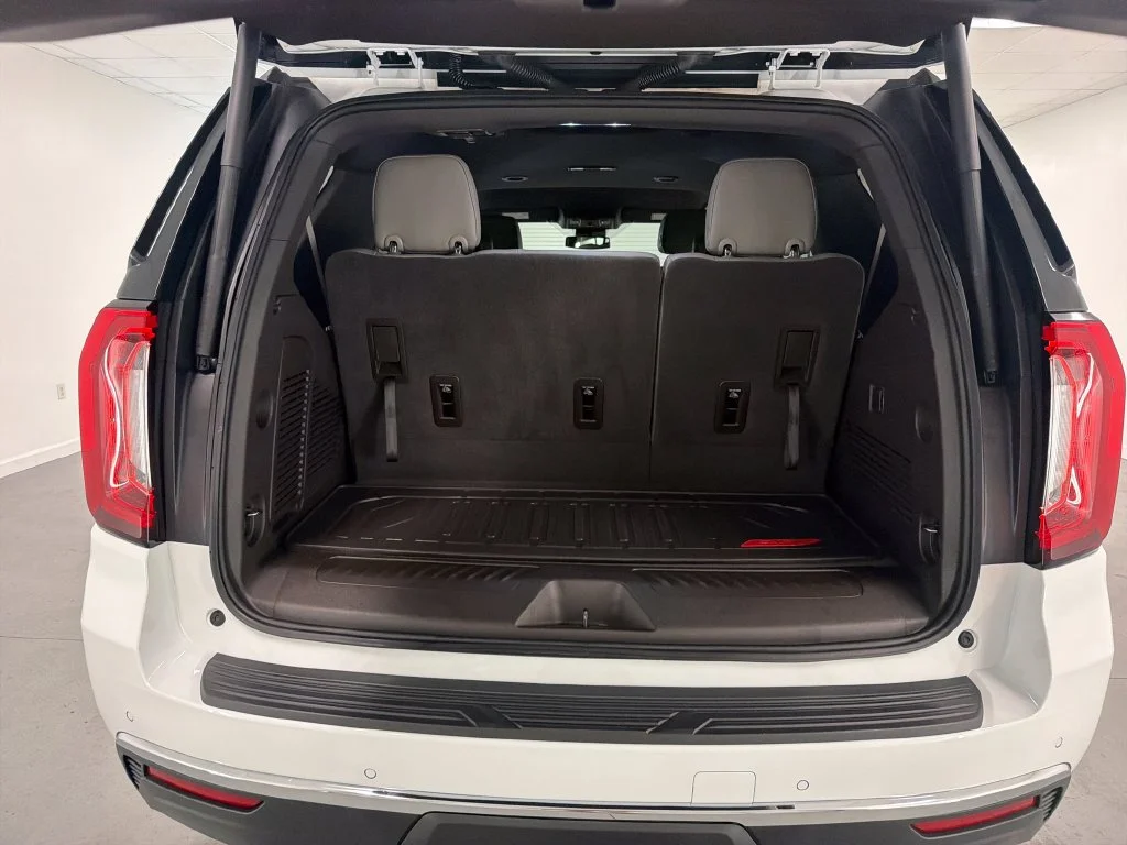 Used 2023 White GMC SLT image 8