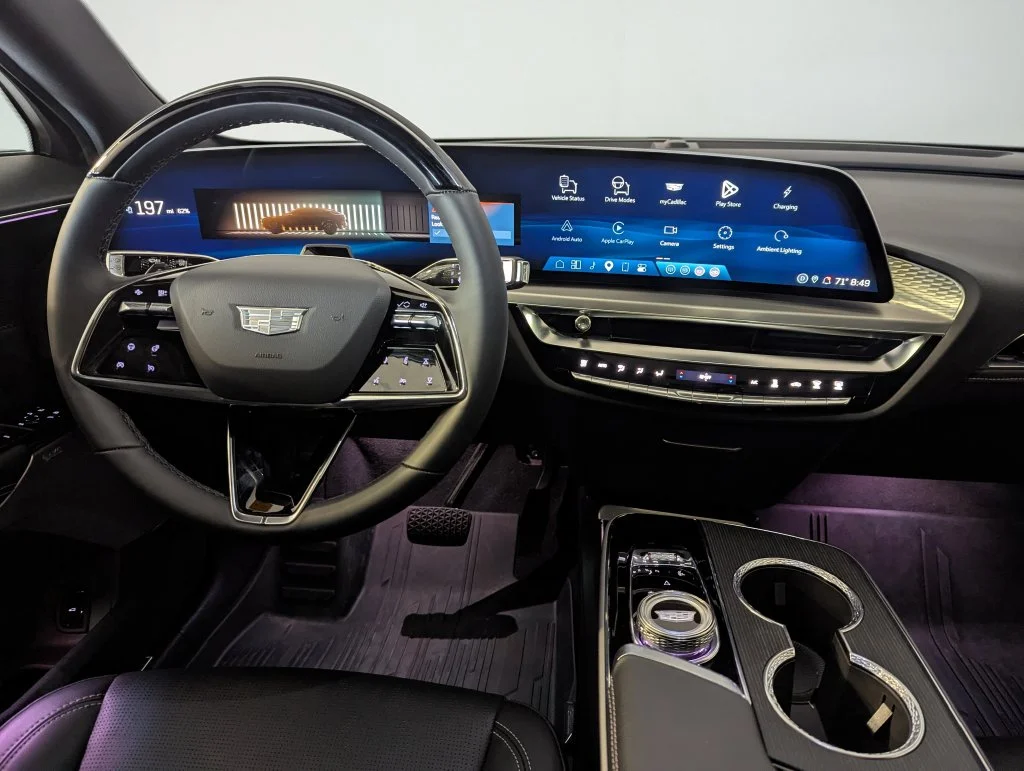 Used 2025 White Cadillac Luxury image 38