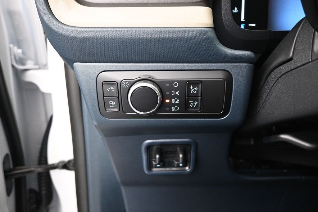 New 2026 Oxford White Ford Lariat image 12