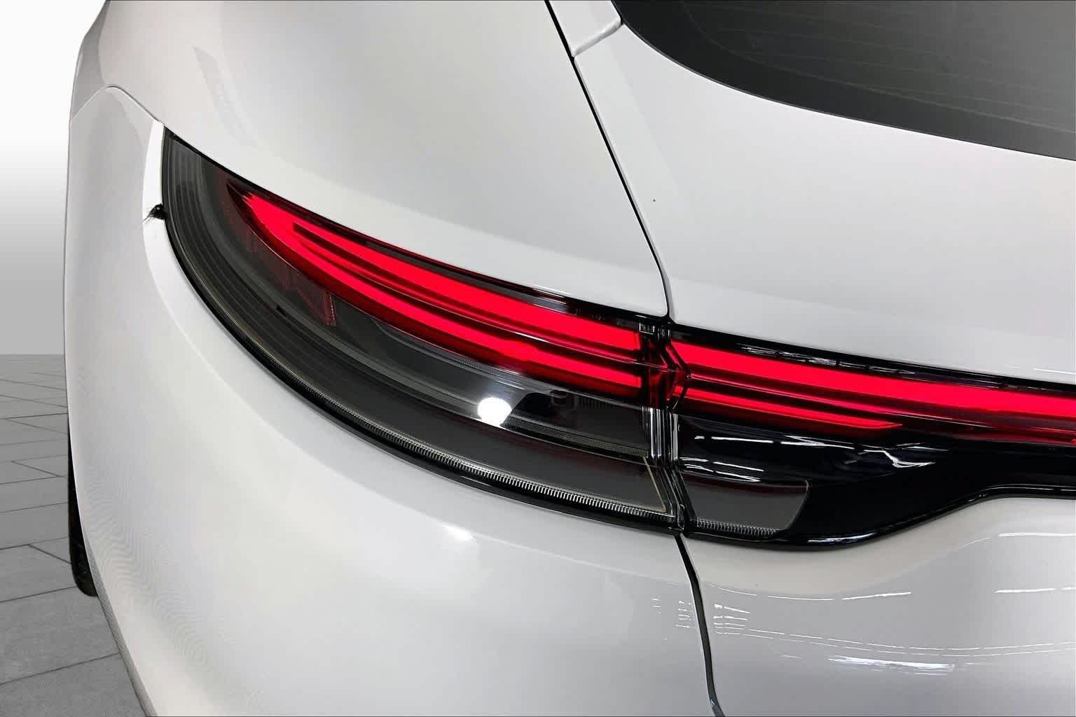 Used 2021 Carrara White Metallic Porsche 4S E-Hybrid image 27
