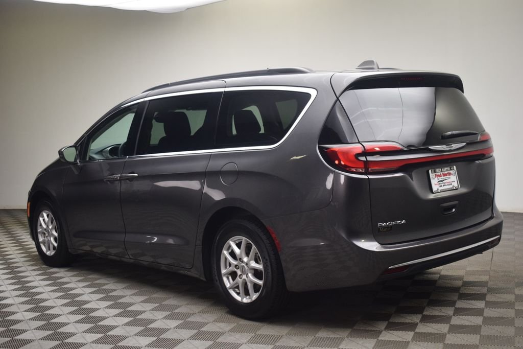 Used 2022 Gray Chrysler Touring L image 4