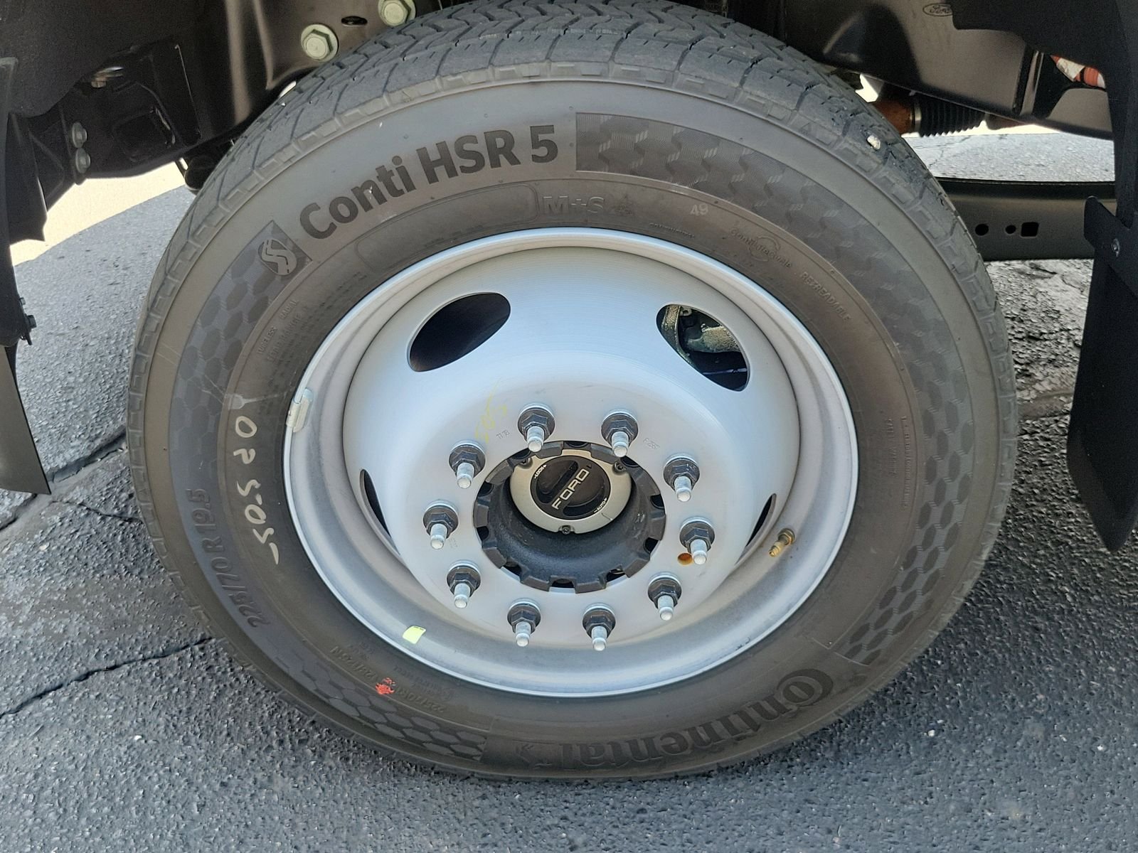 New 2026 Oxford White Ford F-550® XL image 38