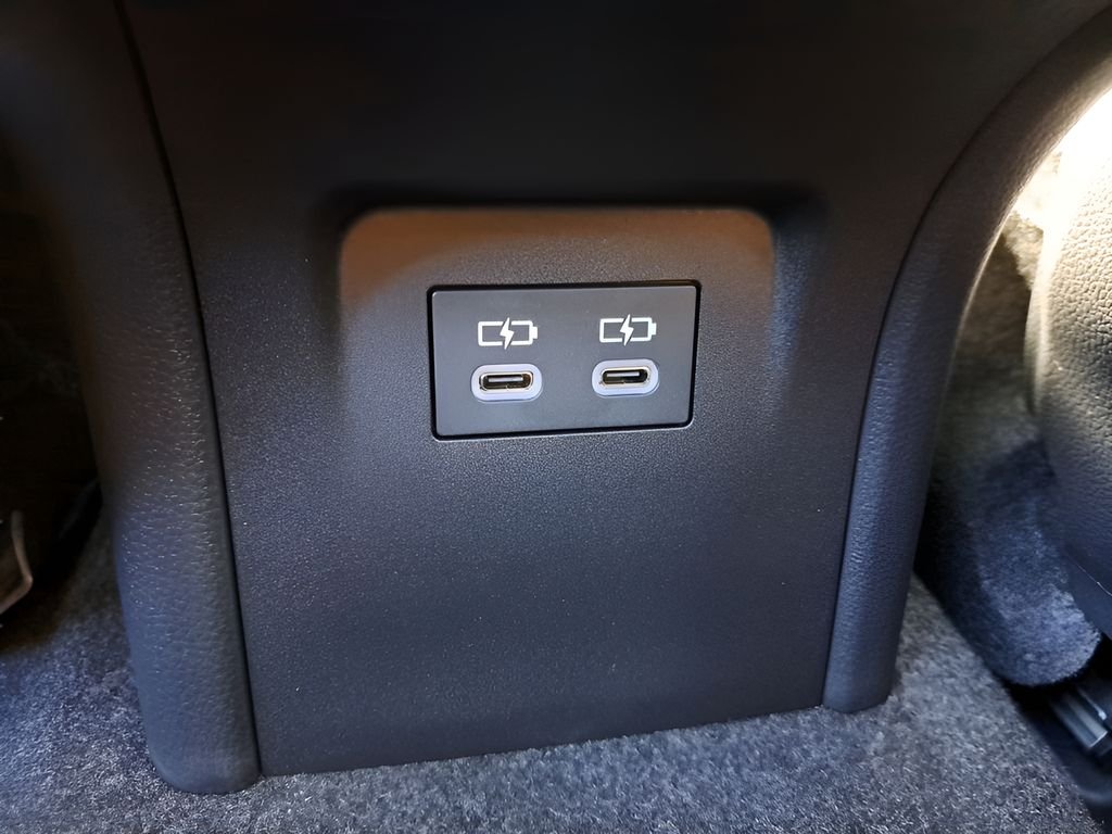 2026 Toyota Prius Limited - Photo 10