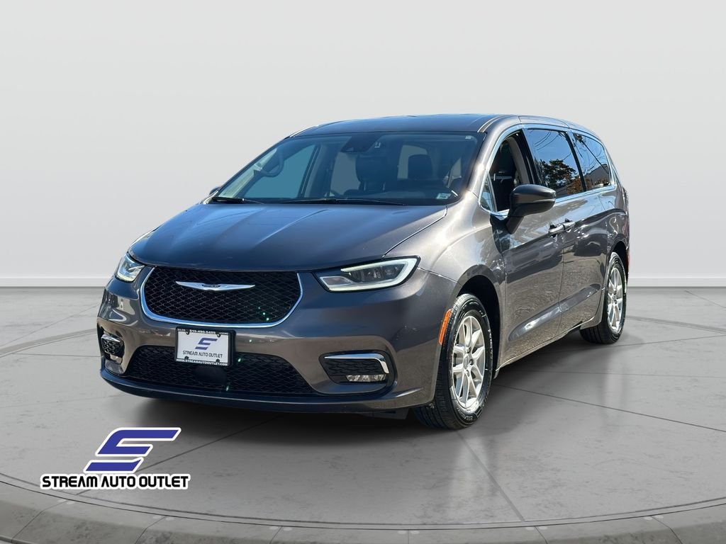 2023 Chrysler Pacifica Touring L photo 3