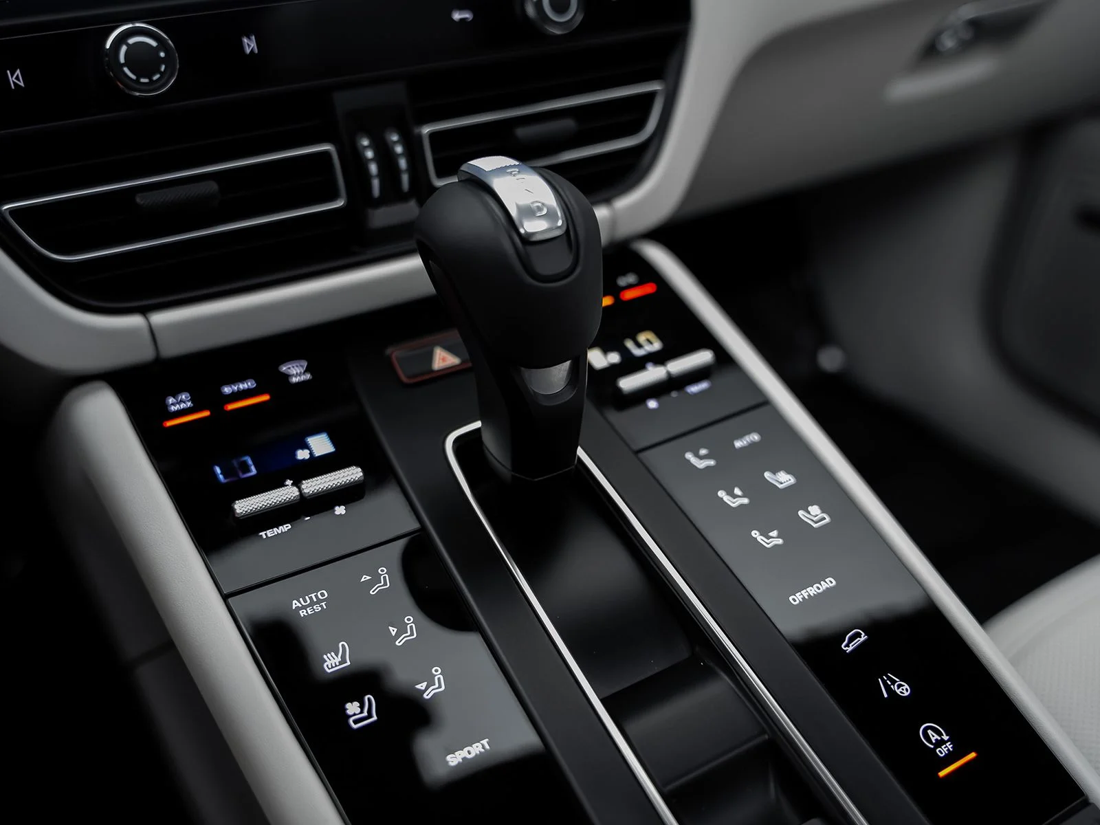 Used 2025 White Porsche Base image 50
