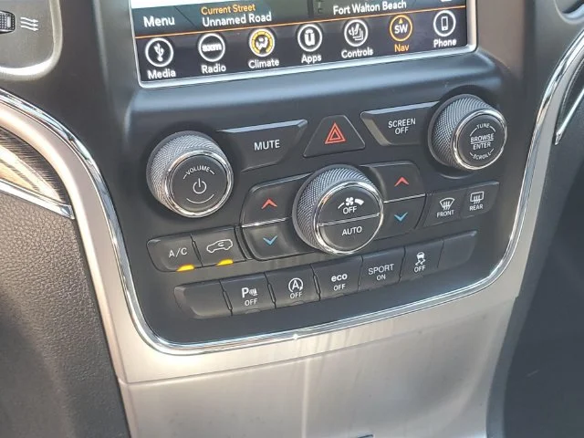 Used 2018 Diamond Black C Jeep Trailhawk image 24