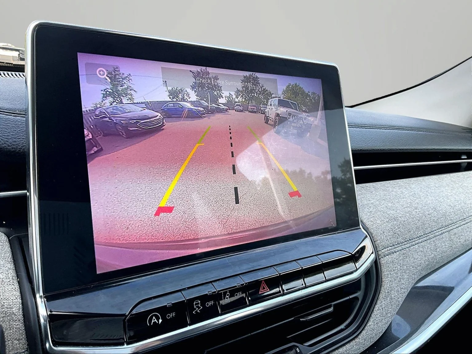 Used 2022 Gray Jeep Latitude image 19
