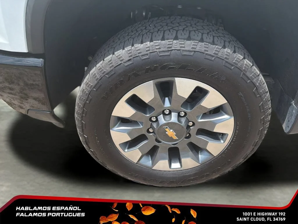 Used 2024 Summit White Chevrolet Custom image 31