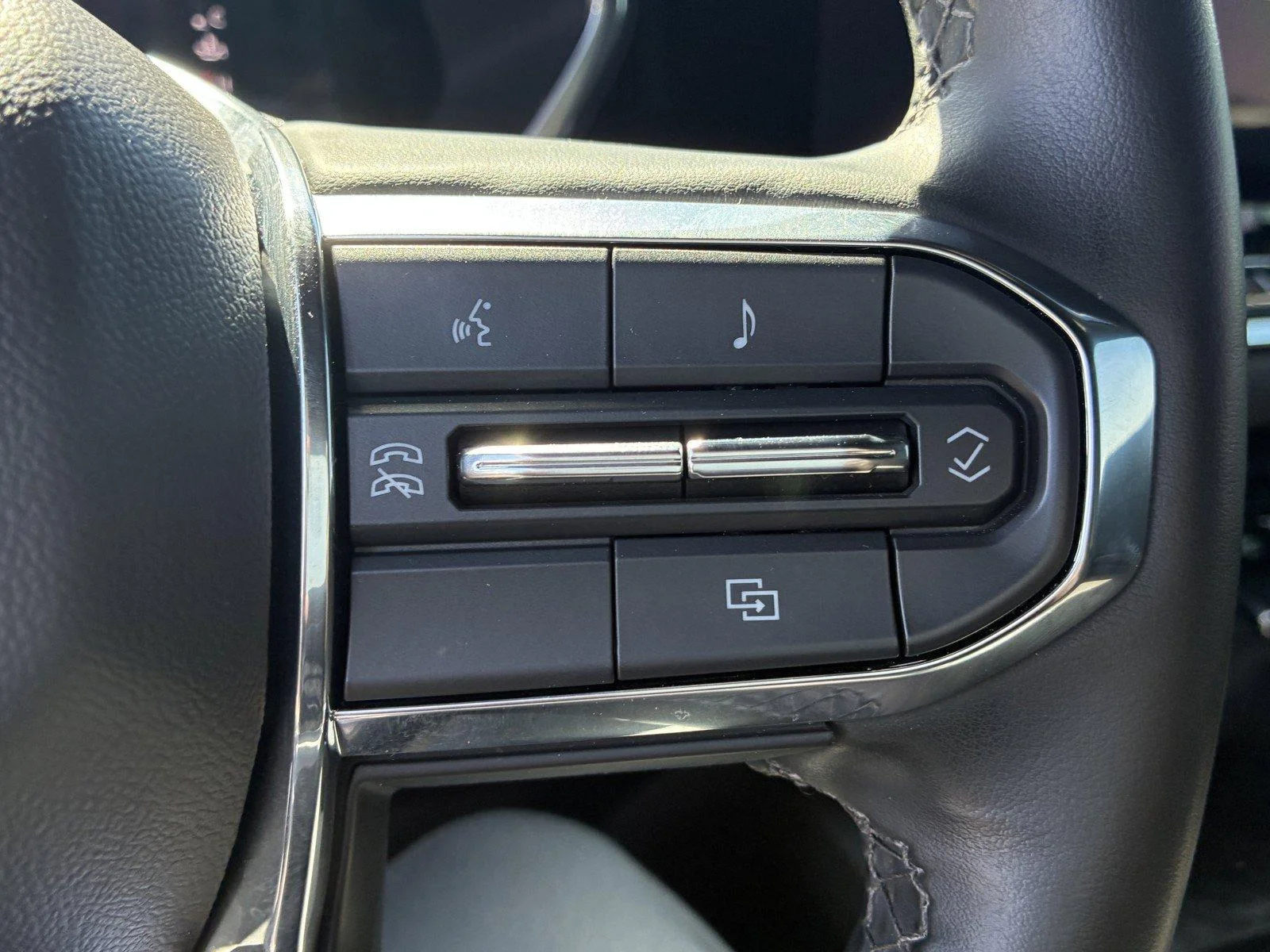 Used 2023 ONYX BLACK GMC 4WD Elevation image 23