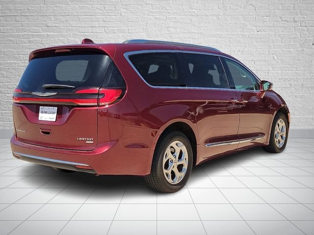 Used 2021 Red Chrysler Limited image 4