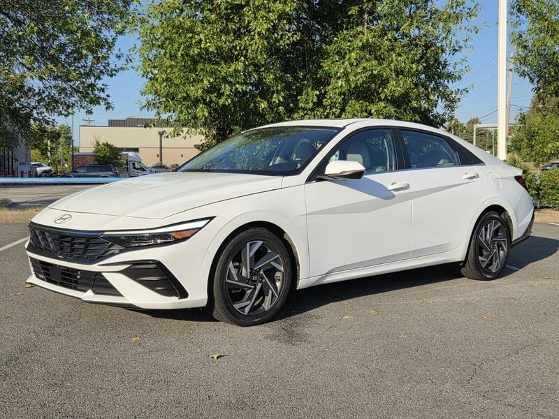 Used 2025 White HYUNDAI LIMITED image 1