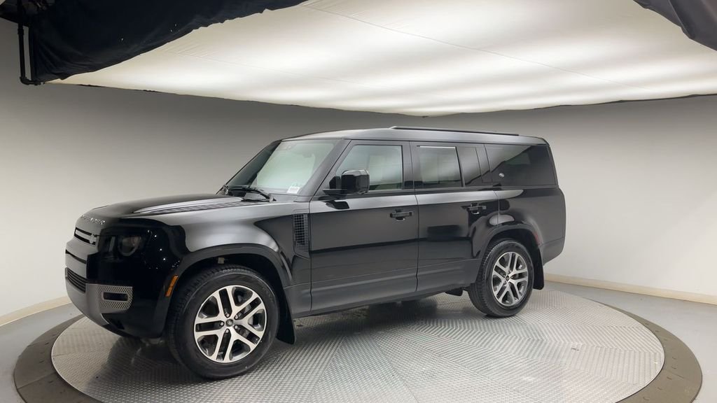 Used 2024 Santorini Black Metallic Land Rover S image 6