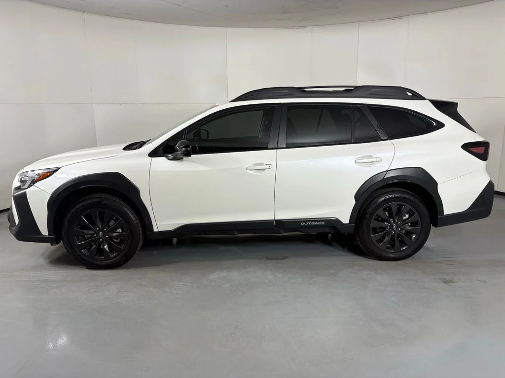 Used 2025 Crystal White Pearl Subaru Onyx Edition image 5