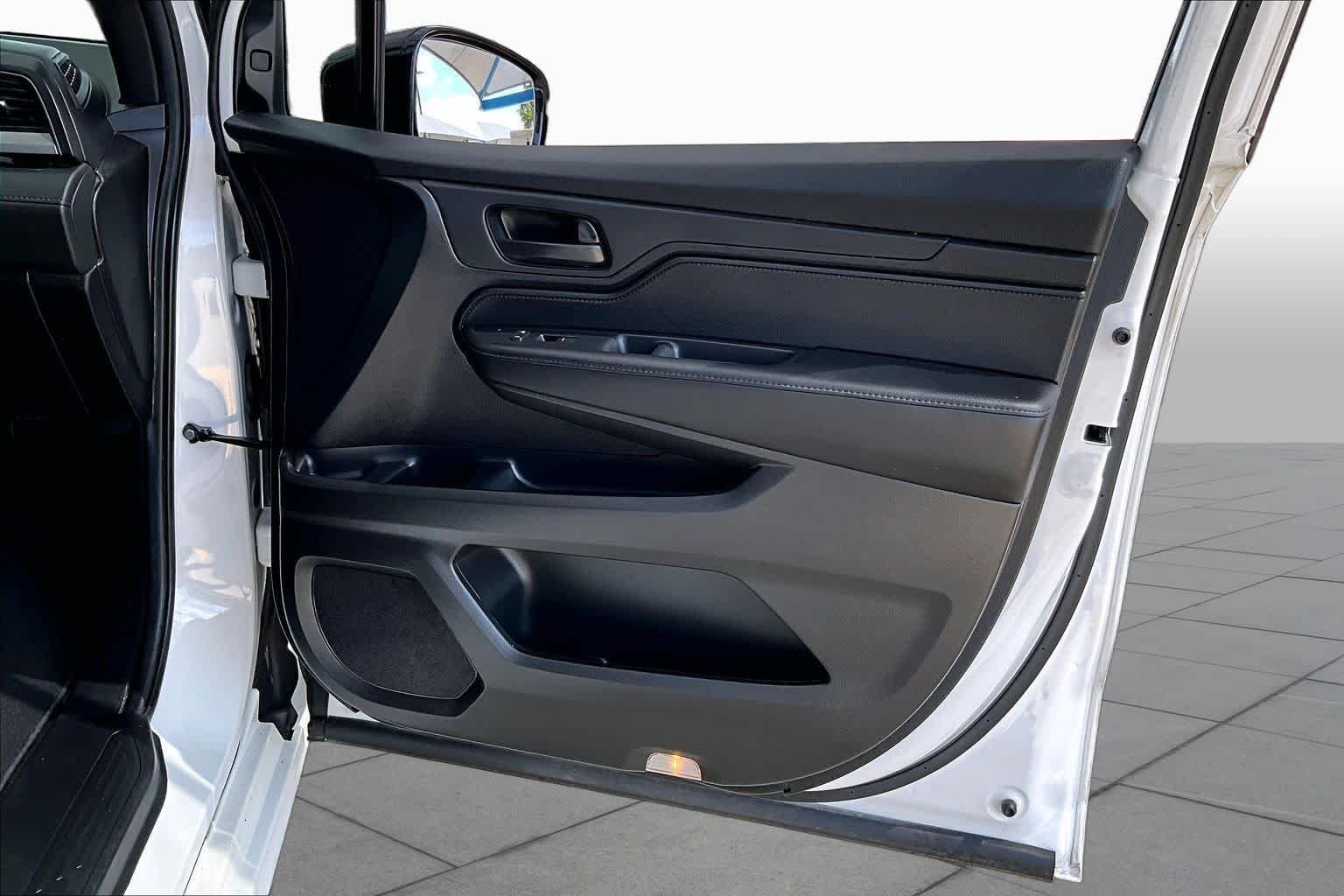 Used 2025 Platinum White Pearl Honda Sport-L image 23
