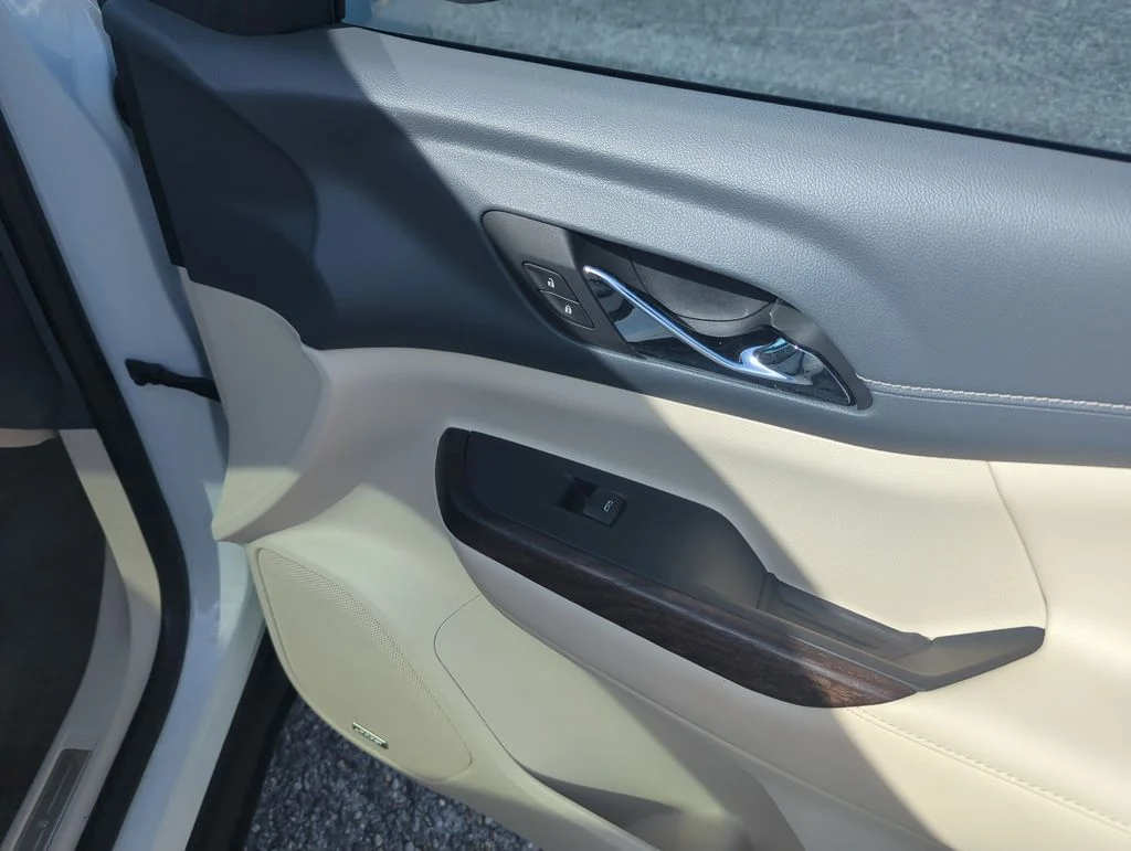Used 2021 White GMC Denali image 40