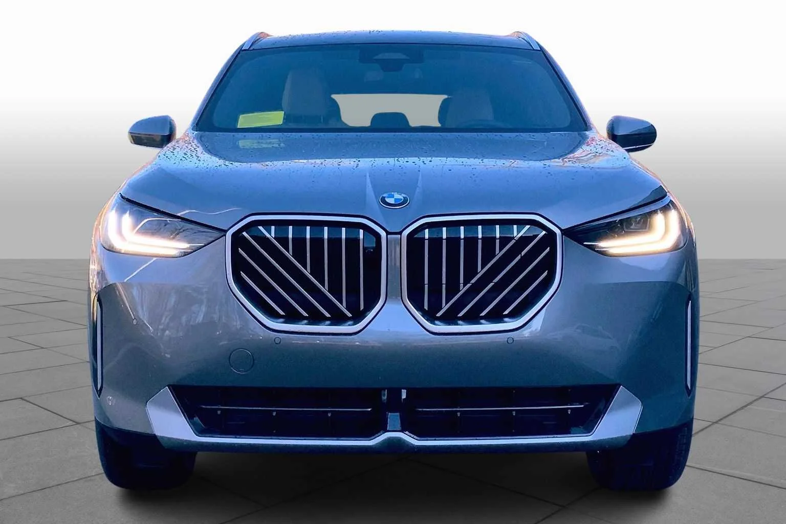 Used 2026 Skyscraper Grey Metallic BMW 30 xDrive image 3