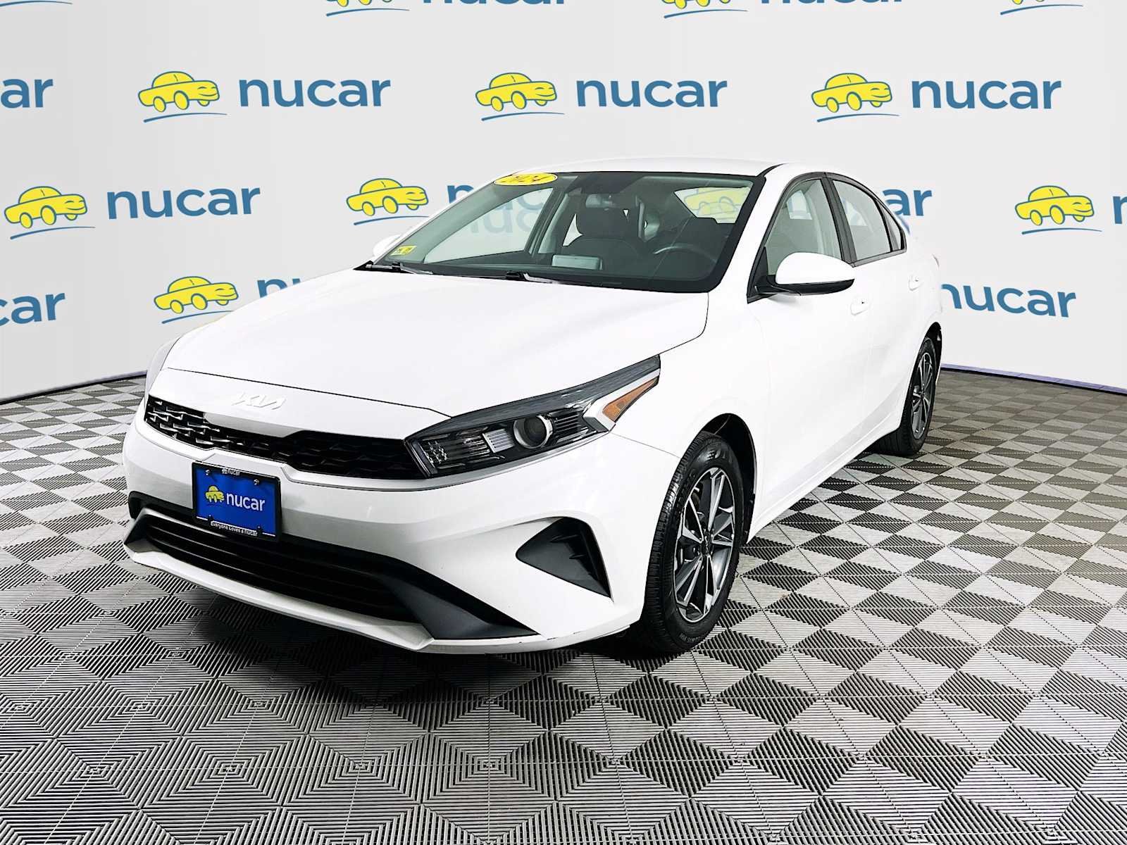 Used 2024 Snow White Pearl Kia LXS image 3