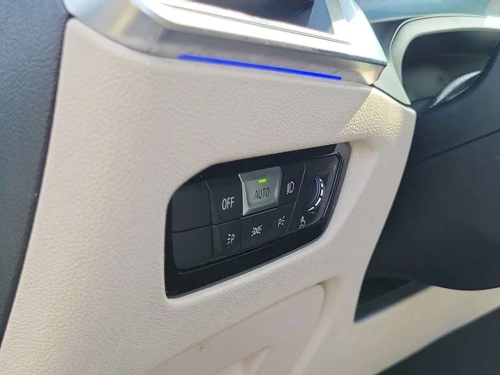 Used 2021 White BMW M440i xDrive image 26