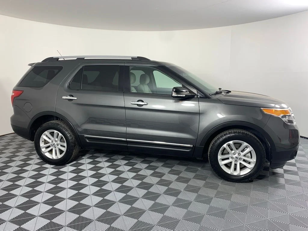 Used 2015 Gray Ford XLT image 6