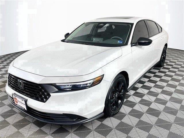 Used 2025 Platinum White Pearl Honda SE image 3
