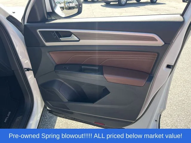 Used 2022  Volkswagen 2.0T SEL image 32