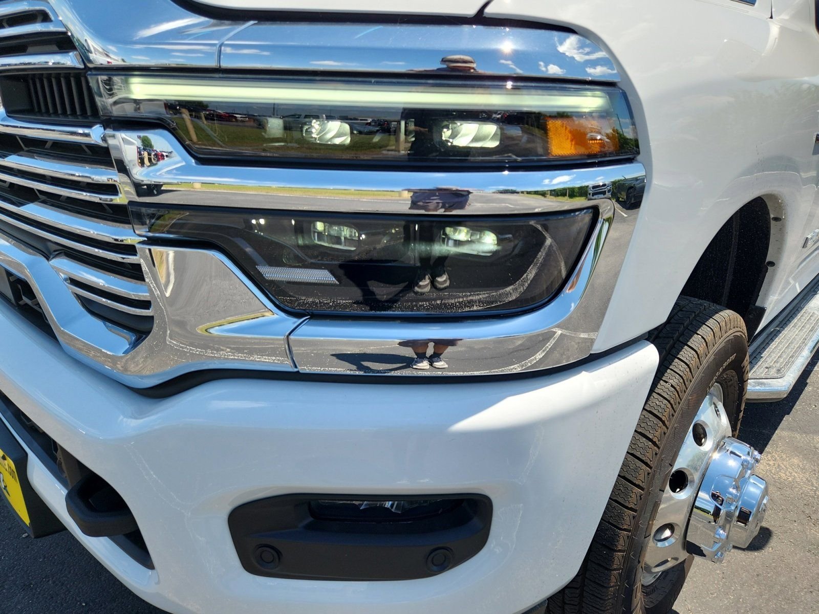 New 2026 Bright White Clear-Coat Exterior Paint RAM Laramie image 9