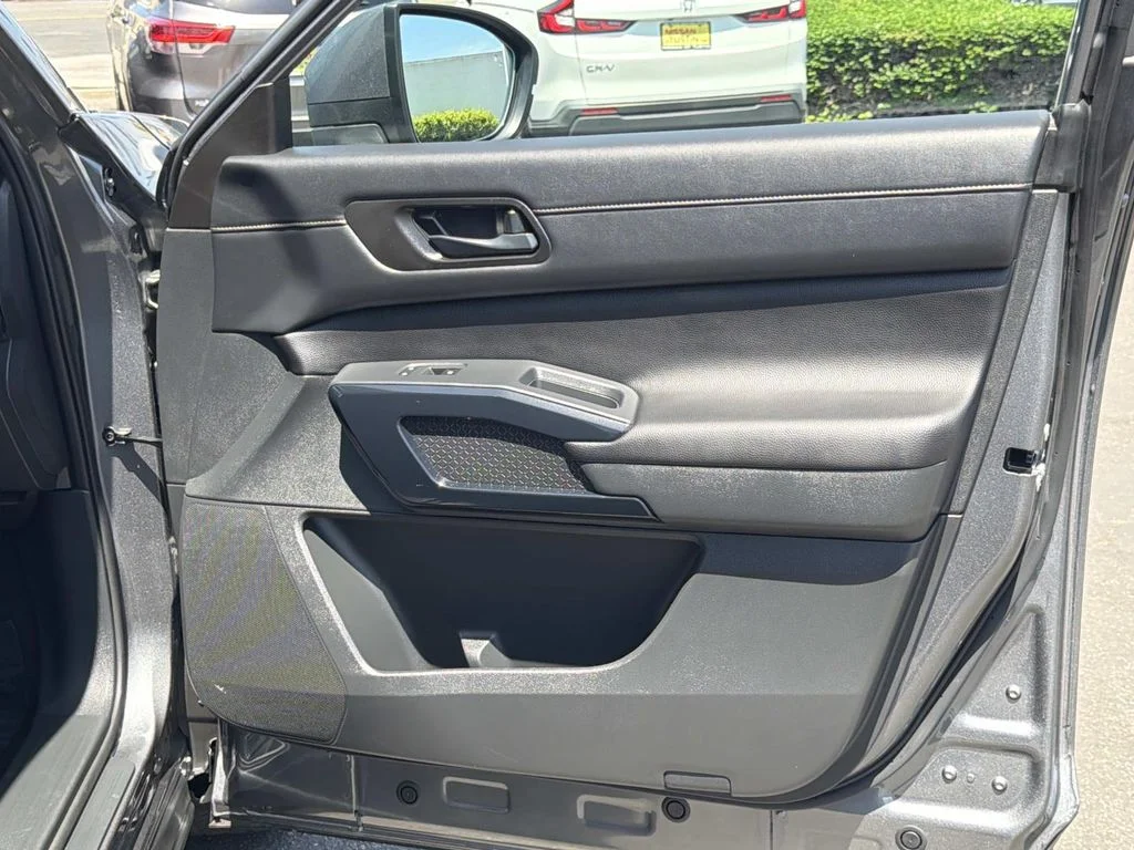 Used 2025 GUN METALLIC Nissan SV image 31