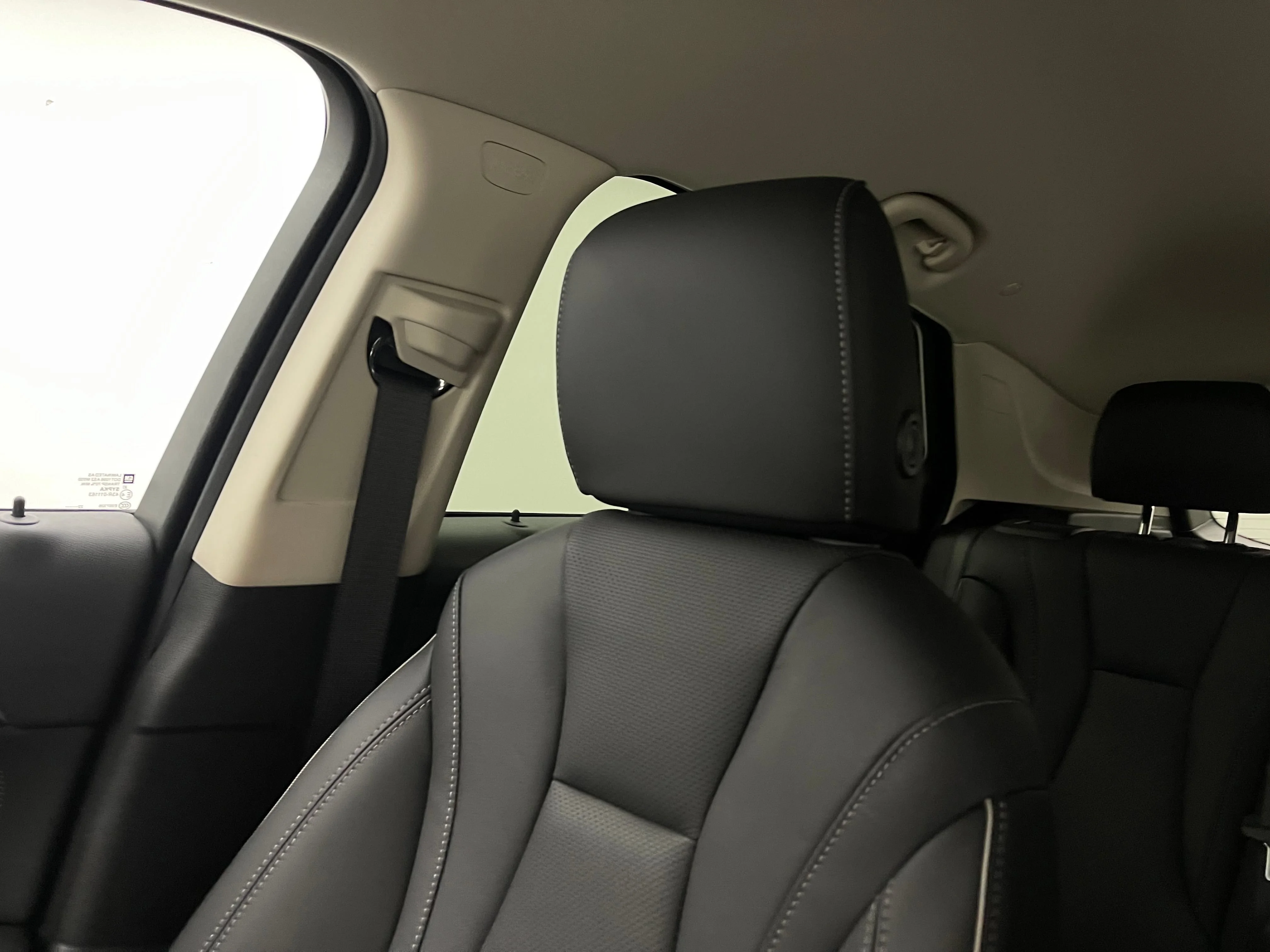 Used 2023 Summit White Buick Essence image 41