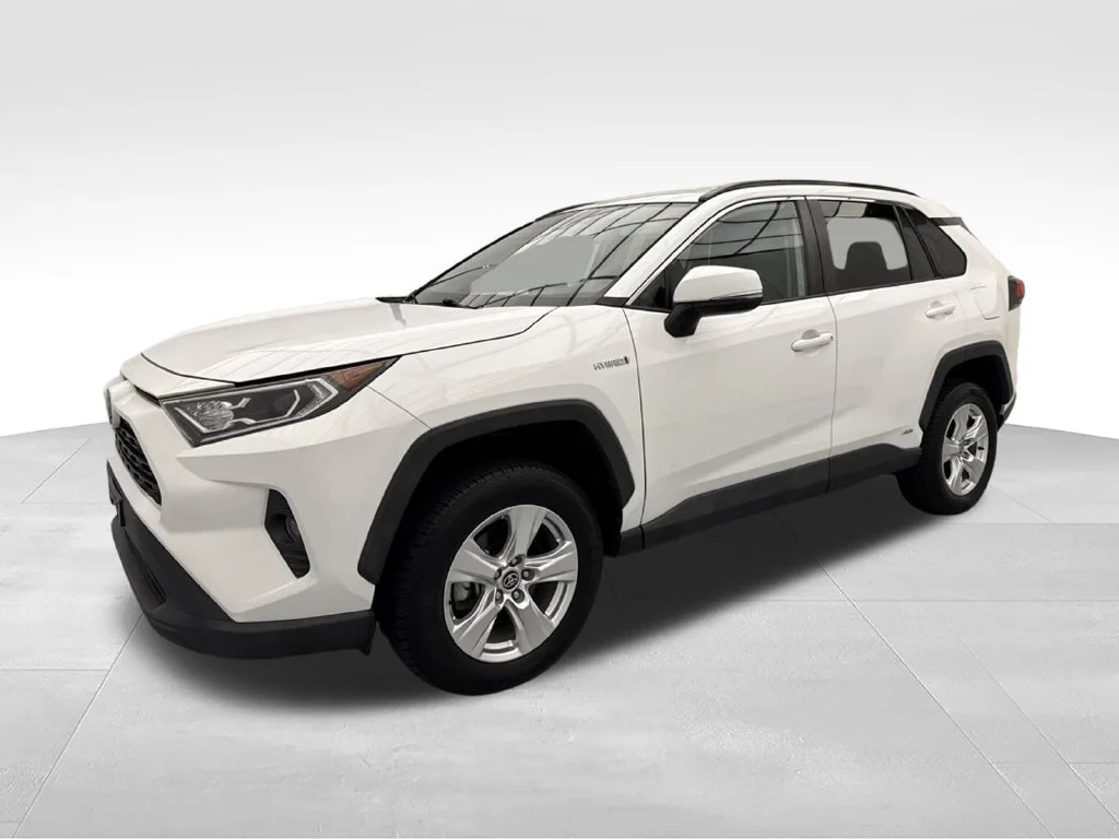 Used 2021 Super White Toyota XLE image 3