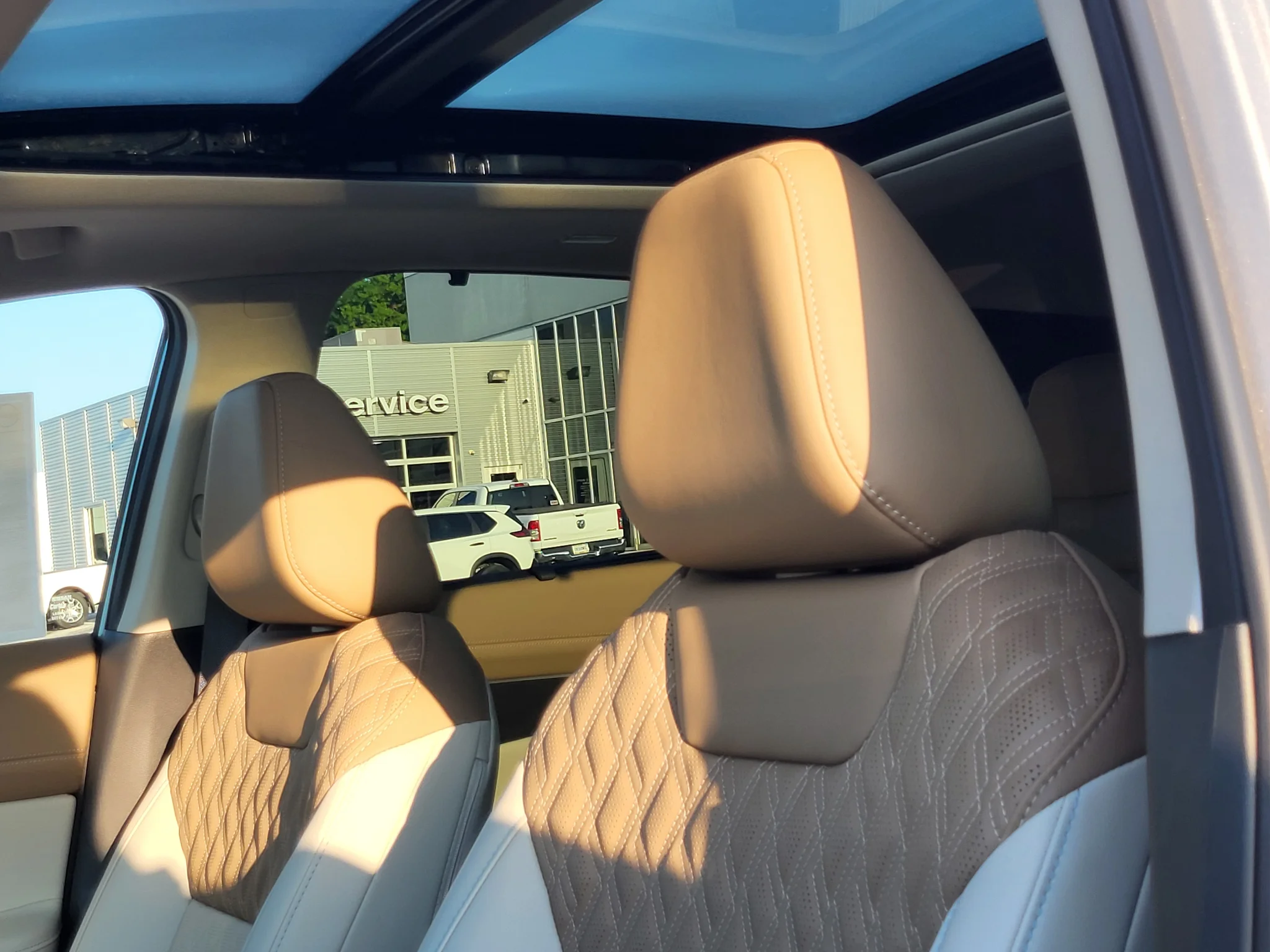 New 2027 Champagne Silver Metallic Nissan Platinum image 20