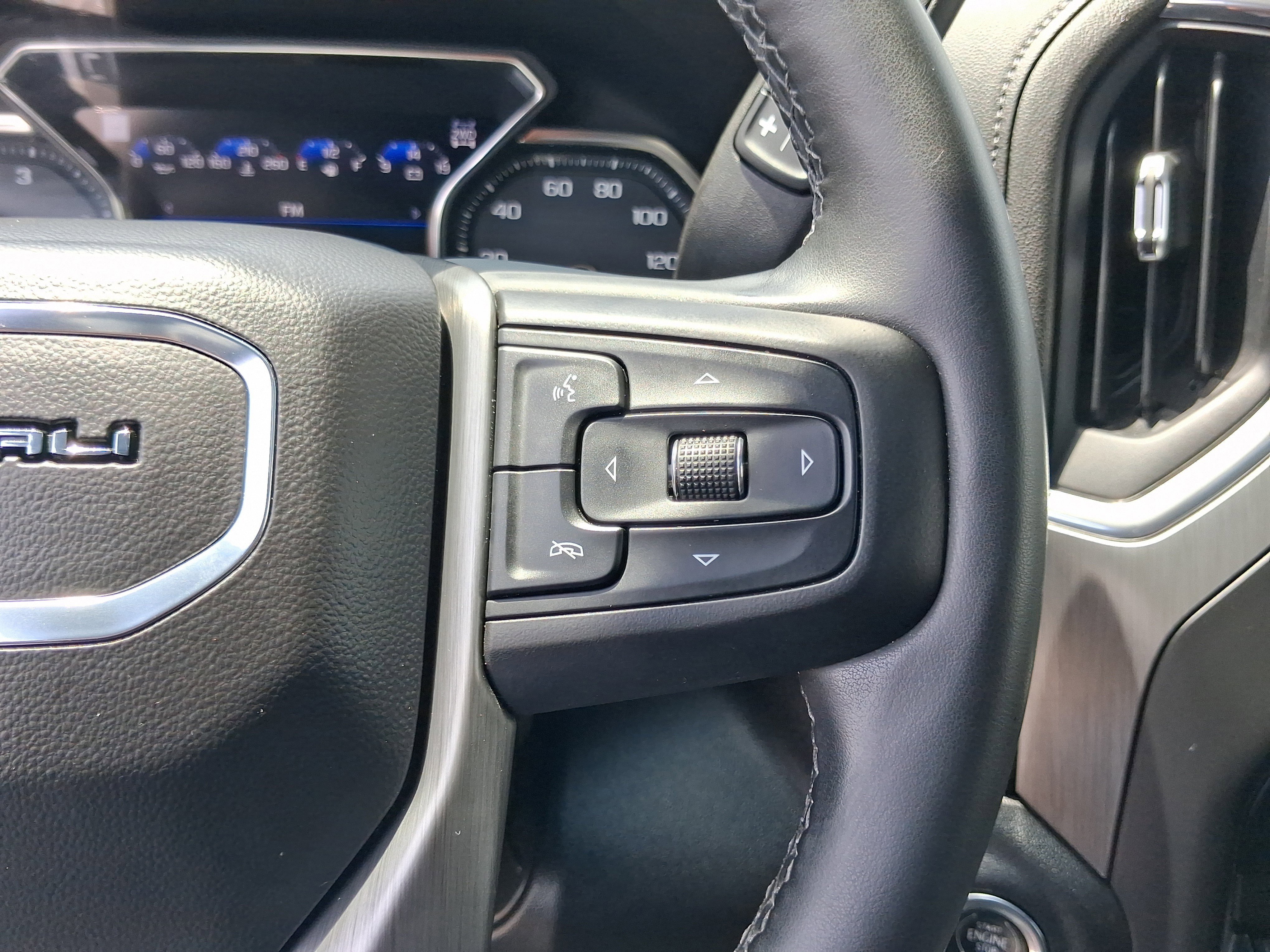 Used 2023 White GMC Denali image 22