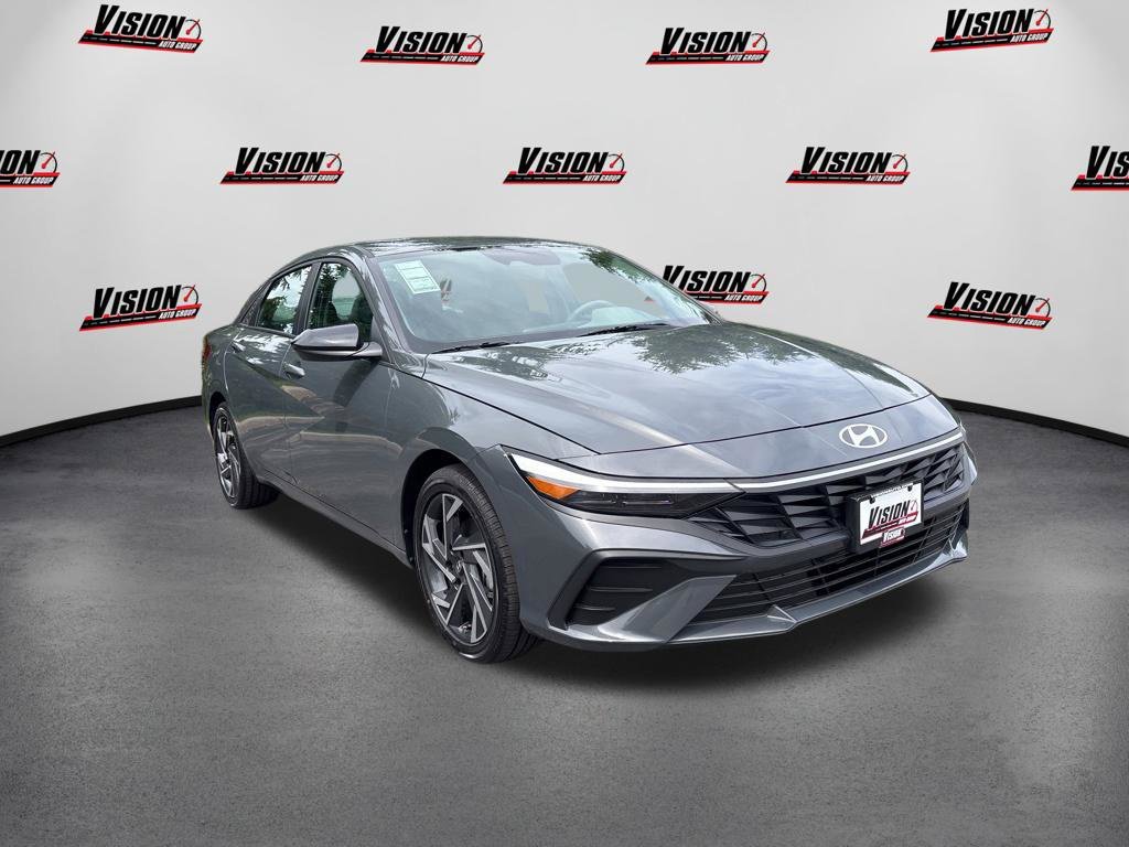 Used 2025 Gray Hyundai SEL Sport image 3