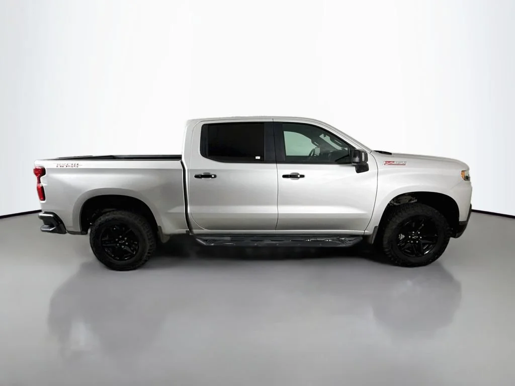 Used 2019 SILVER ICE METALLIC Chevrolet LT Trail Boss image 9