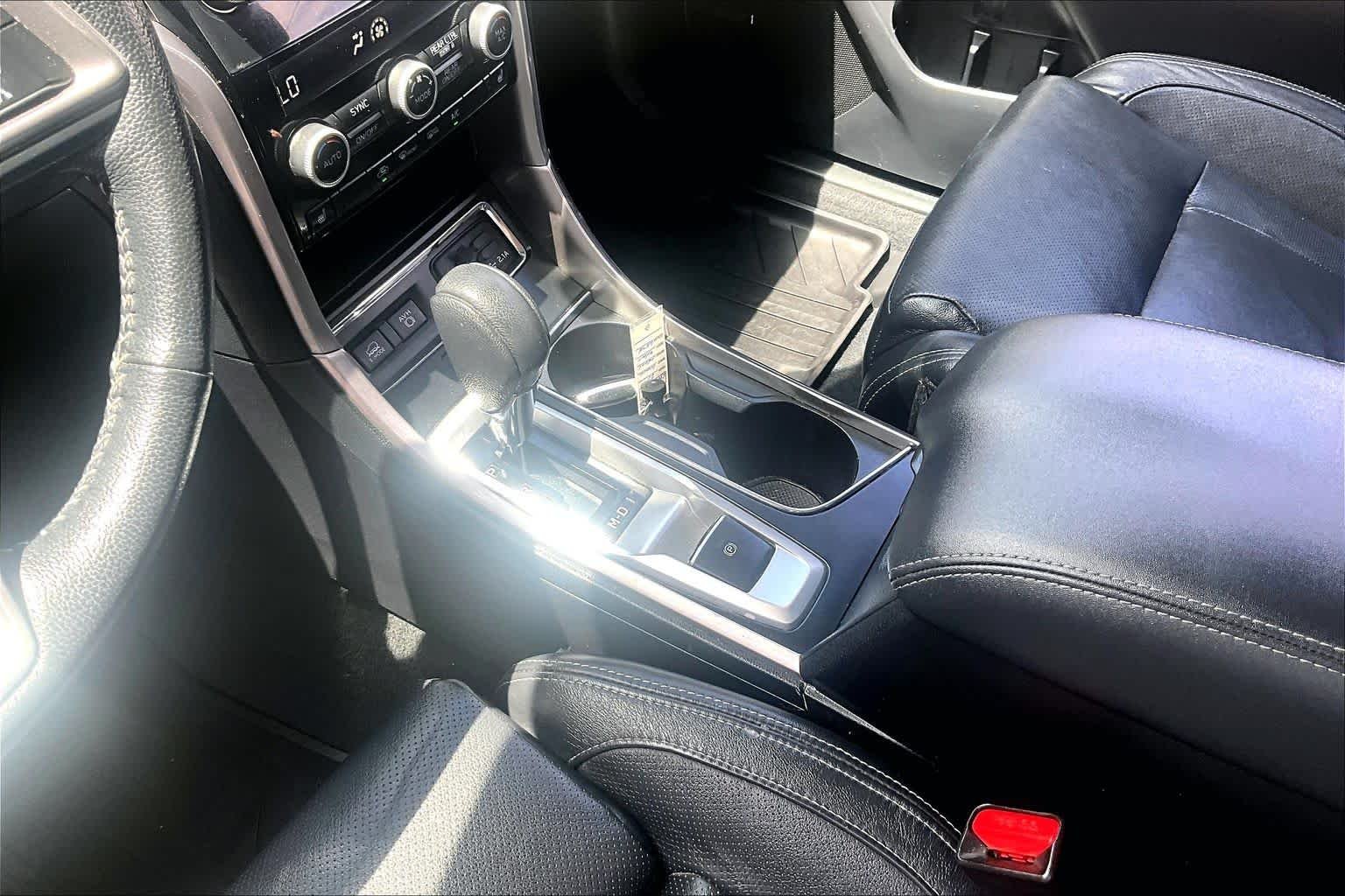 Used 2020 Crystal White Pearl Subaru Limited image 17