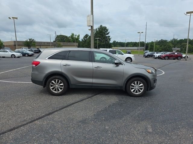 Used 2017 Silver Kia L image 2
