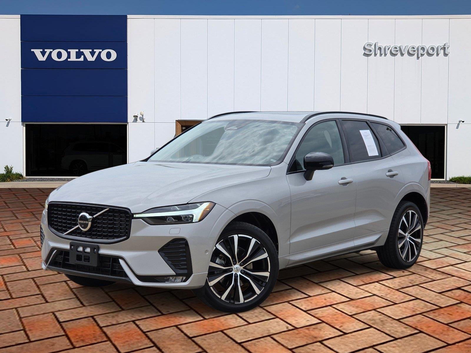 2023 Volvo XC60 Plus Dark Theme