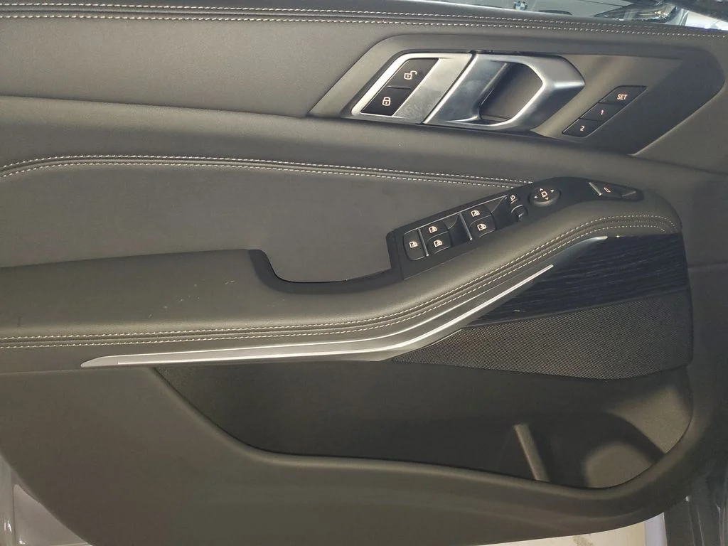 New 2026 Skyscraper Grey Metallic BMW sDrive40i image 13