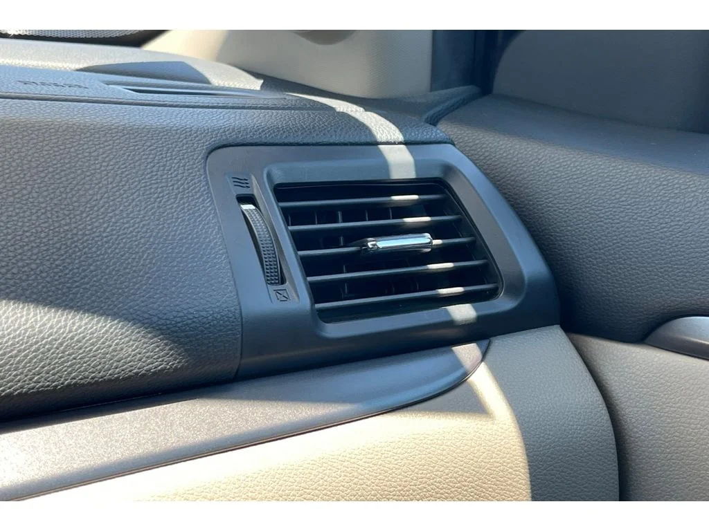 Used 2018 White Diamond Pearl Honda EX image 30