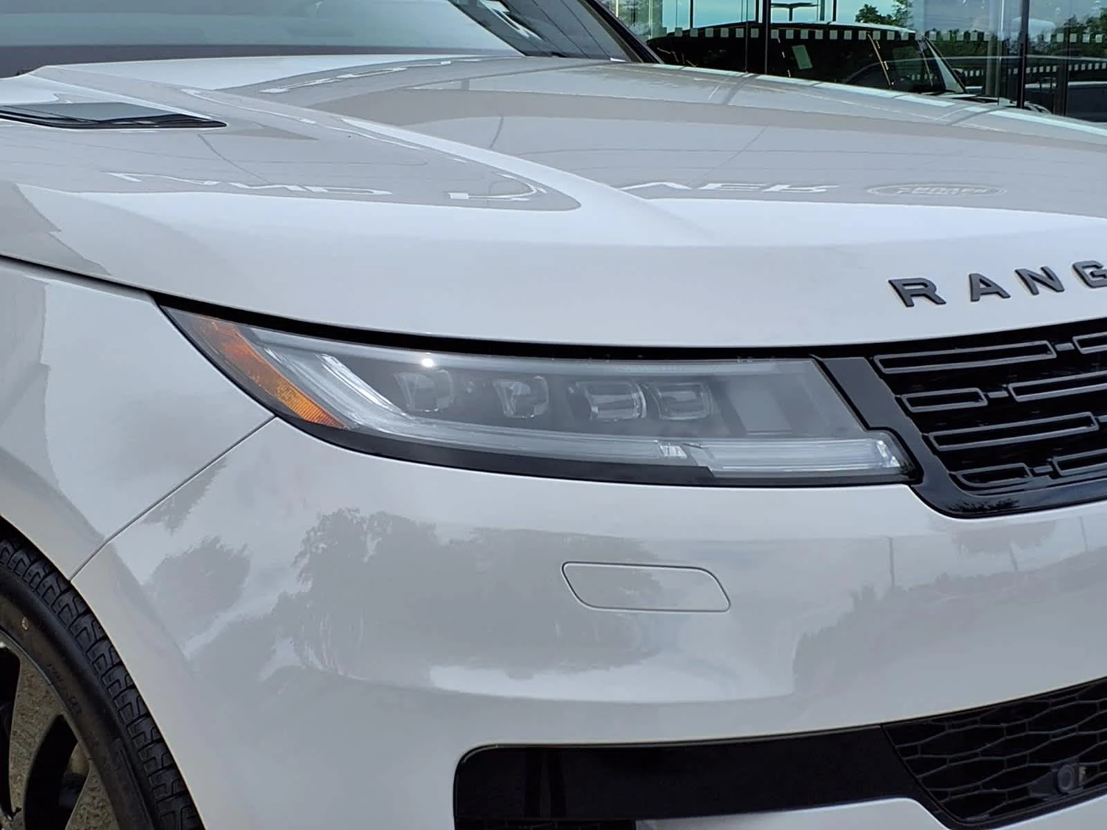 New 2026 Borasco Grey Land Rover Dynamic SE image 3