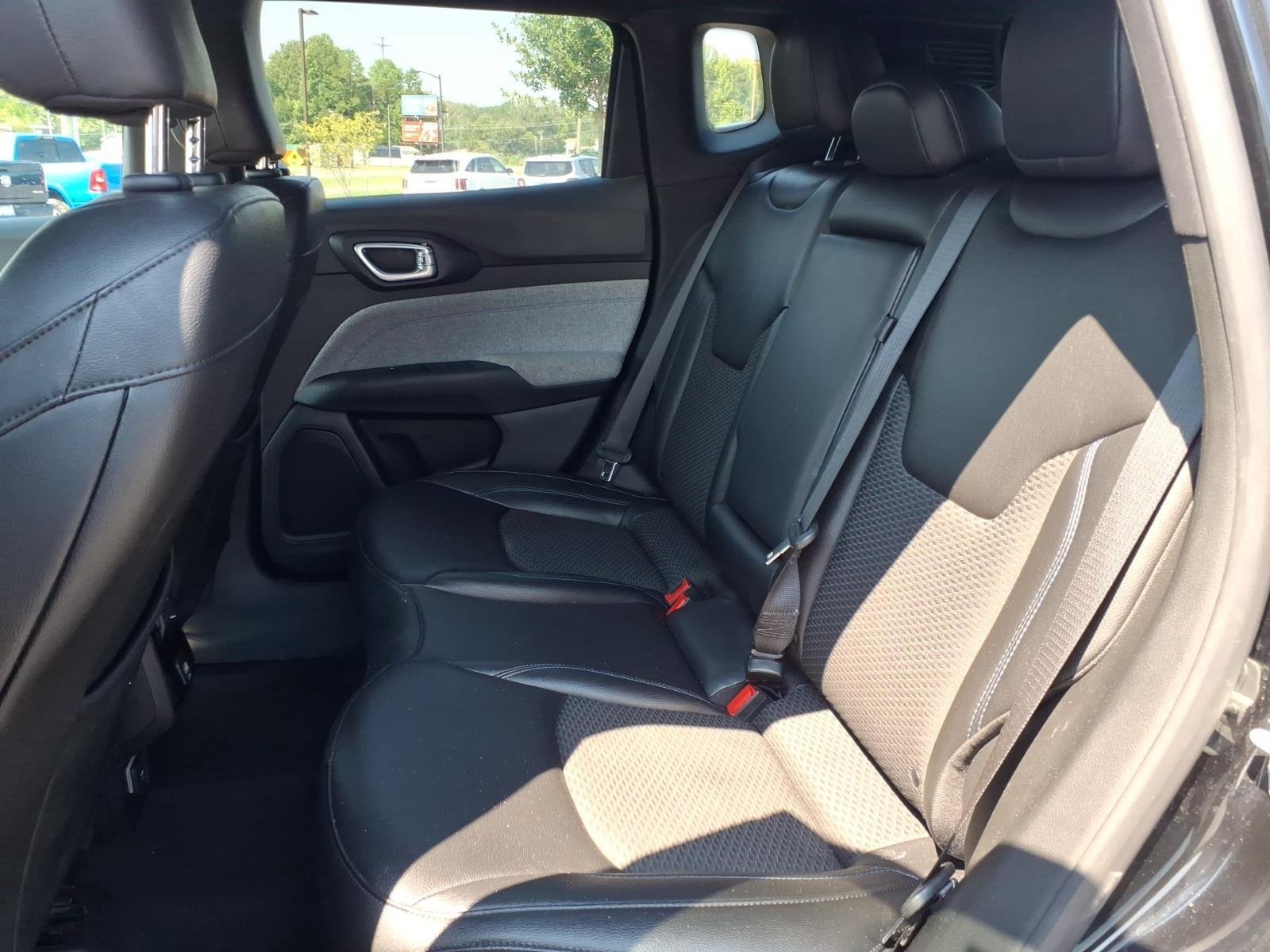 Used 2024 Diamond Black Crystal Pearlcoat Jeep Latitude image 19