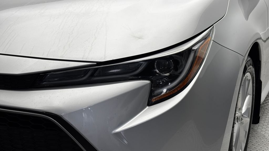 Used 2020 Silver Toyota XLE image 3