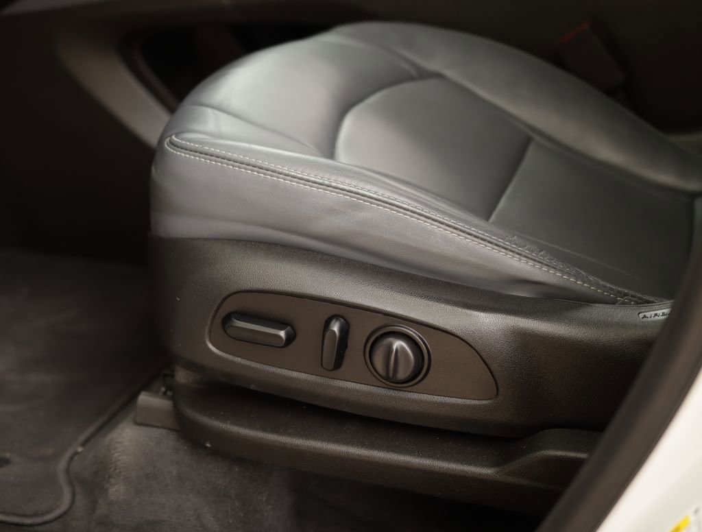 Used 2021 Includes Satin Nickel lower exterior accent color.) Buick Essence image 20