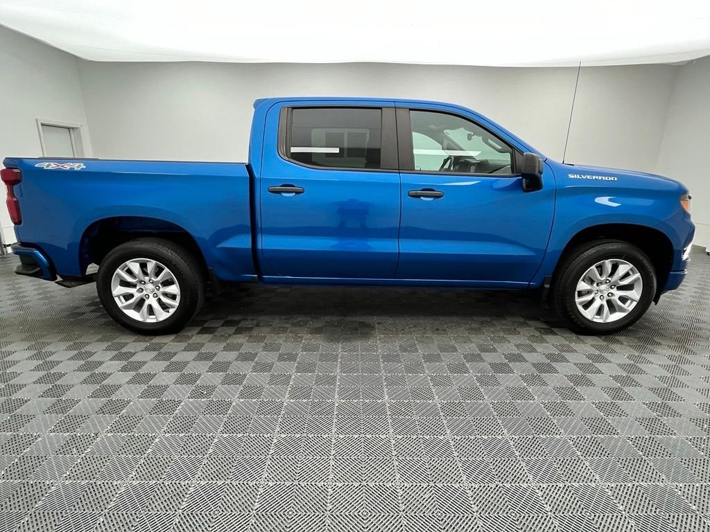 Used 2022 Glacier Blue Metallic Chevrolet Custom image 7