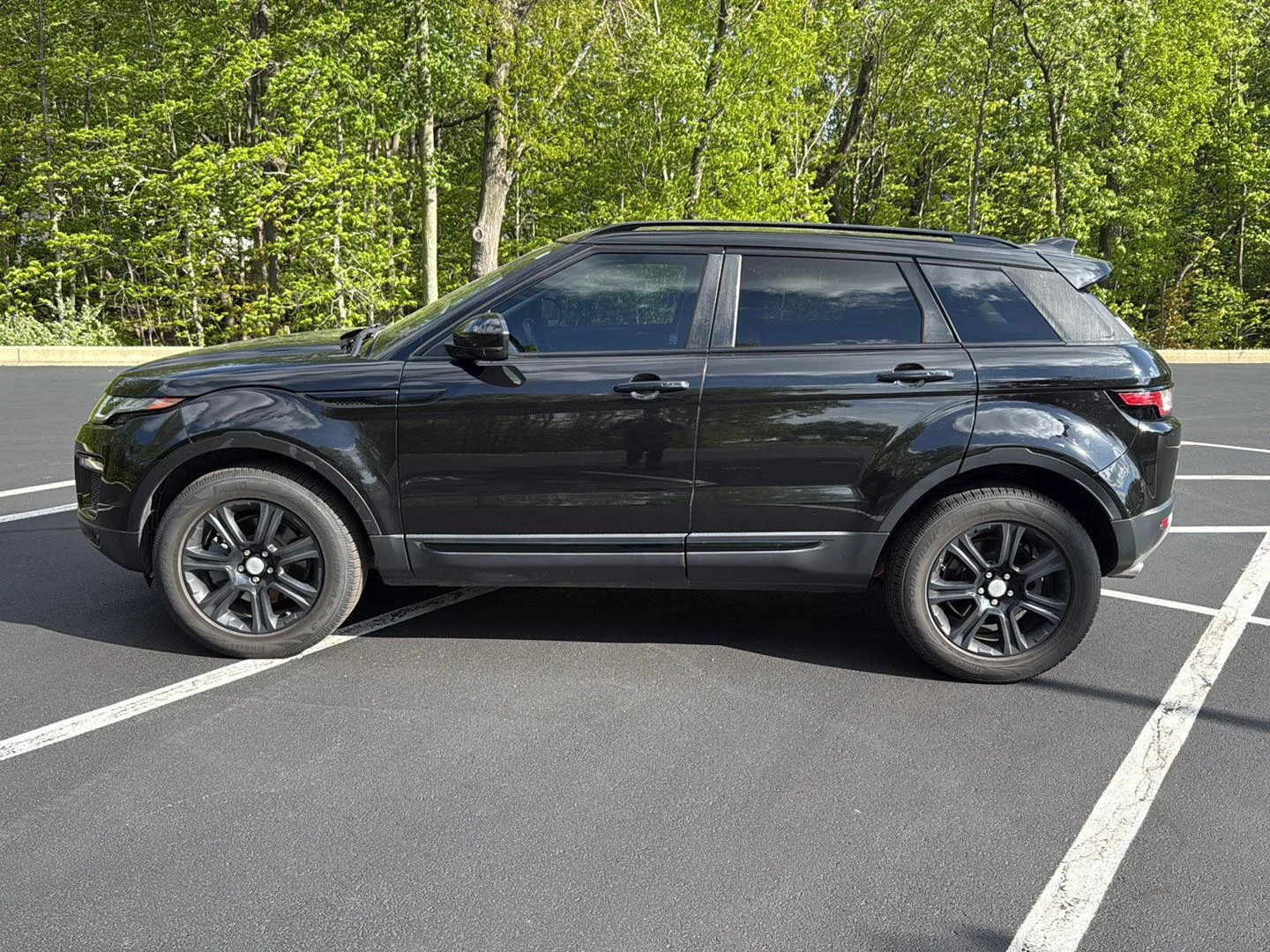 Used 2018 Narvik Black Land Rover SE Premium image 2