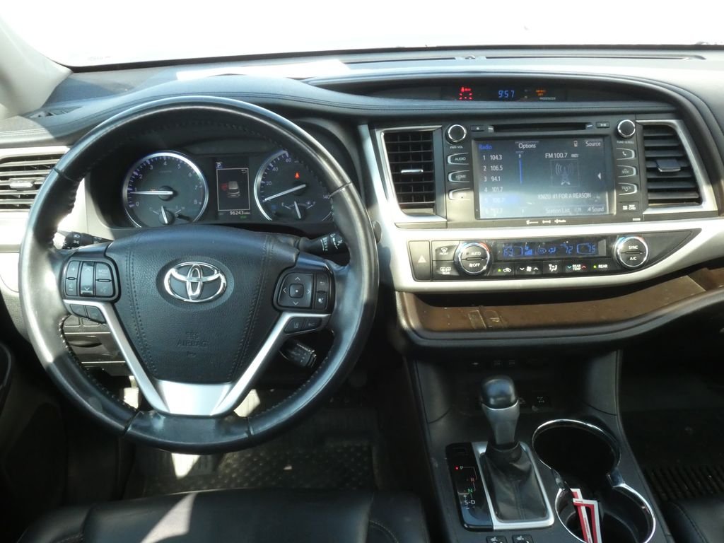 Used 2019 Gray Toyota XLE image 10