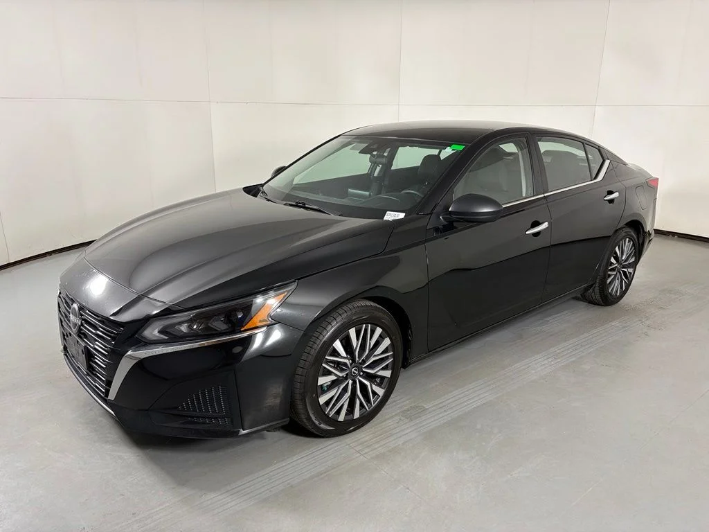 Used 2024 Black Nissan 2.5 SV image 5