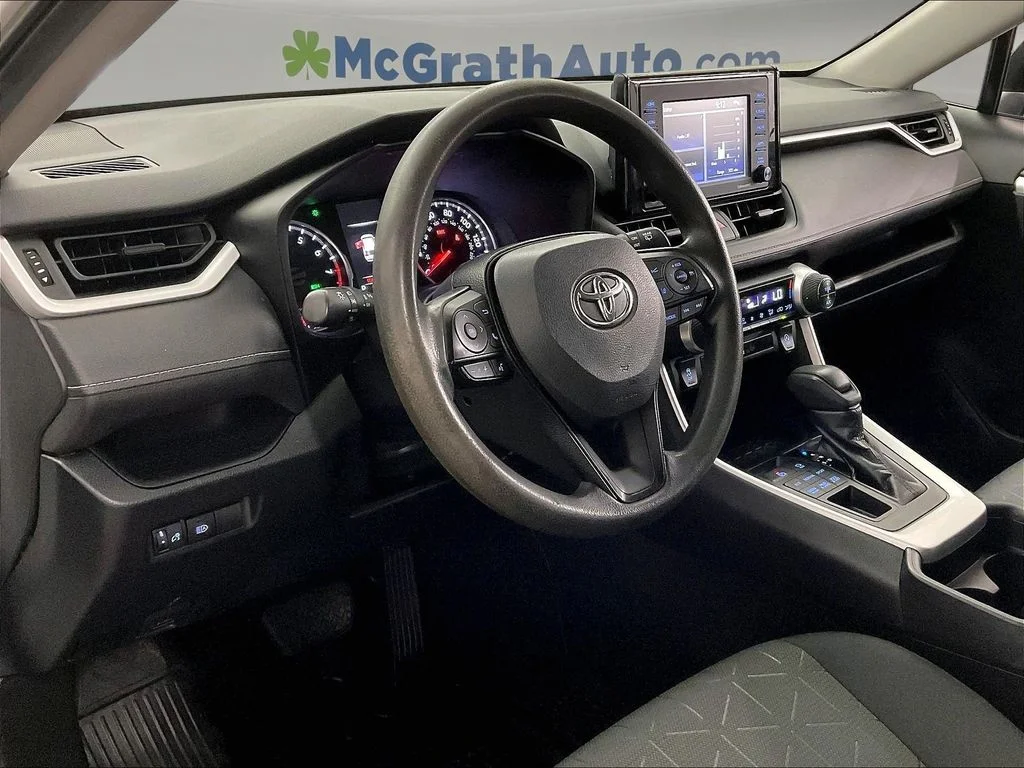 Used 2020 White Toyota XLE image 17