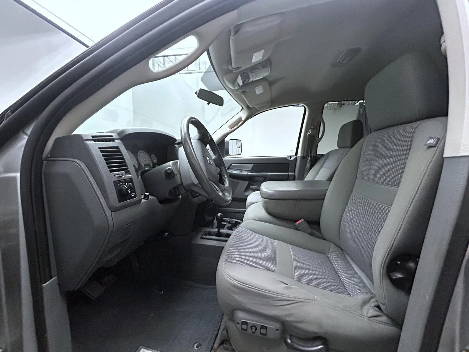 Used 2007 Silver Dodge SLT image 10